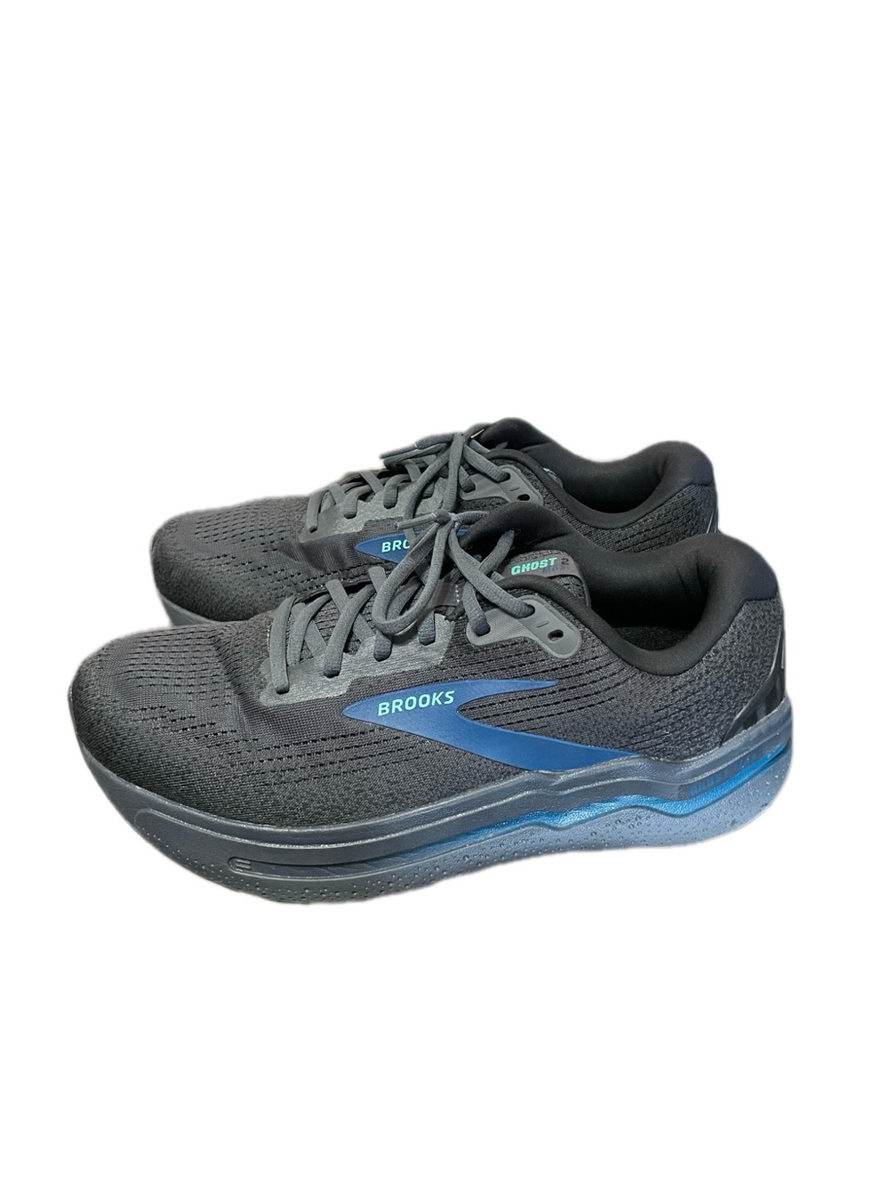 Brooks Ghost Max 2 men's running shoes, 1104311D081, with cushioning.